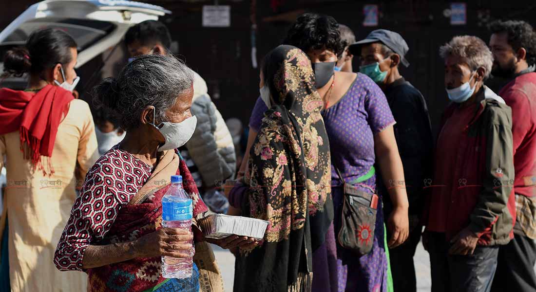 निषेधाज्ञामा निःशुल्क खाना वितरण